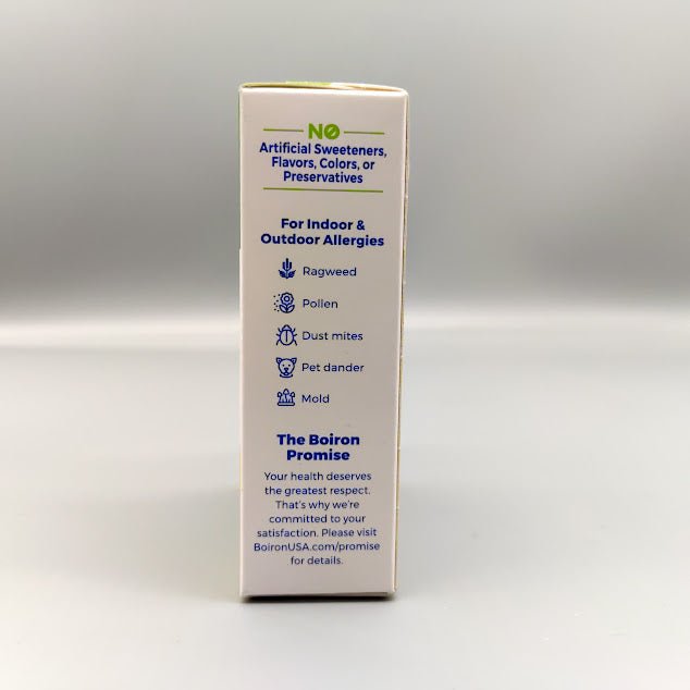 AllergyCalm 60 Tabletas para Alergia y Estornudos PR de Boiron — vista lateral del envase (foto de archivo)