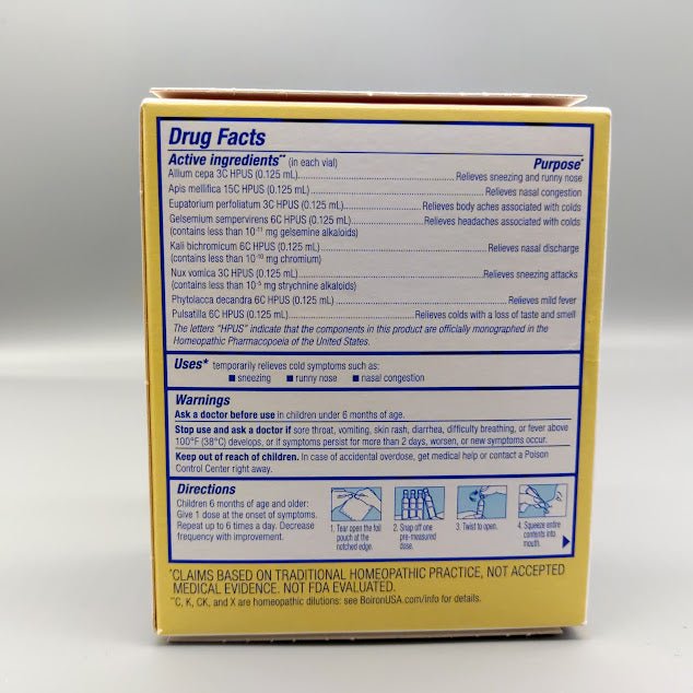 ColdCalm Baby Boiron, caja de 30 dosis líquidas para bebés de 6 meses — etiqueta con los ingredientes (foto de archivo)