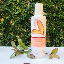 Kolorex lavado íntimo vaginal care wash 250 ml con horopito aloe y tea tree — etiqueta con los ingredientes (foto de archivo)