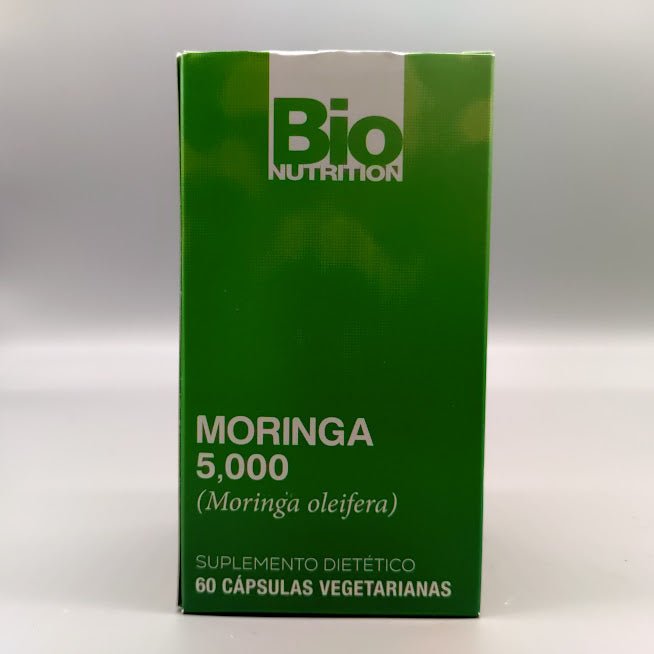 Moringa Super Food 5000 mg Bio Nutrition, frasco de 60 cápsulas — etiqueta con los ingredientes (foto de archivo)